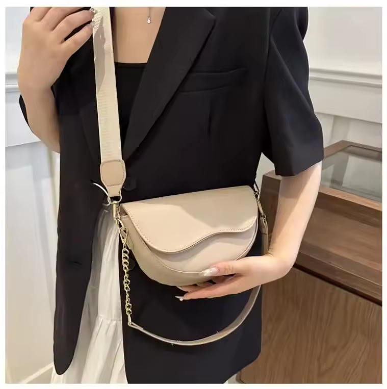 Classic Crossbody Bag for Travel, 16*18cm - Image 10