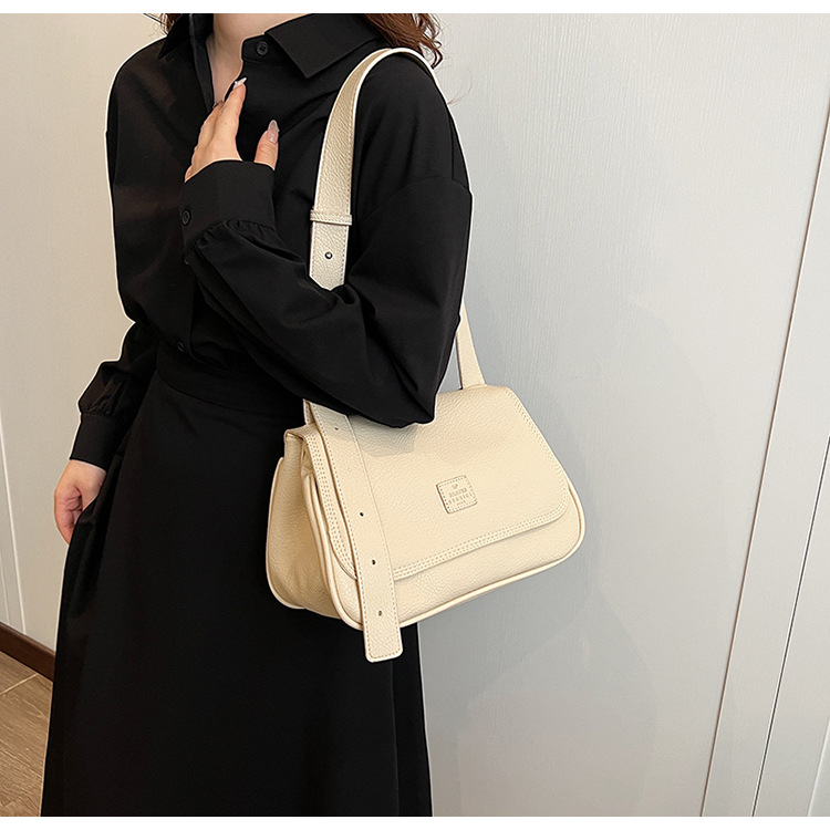 Classic and Vintage Shoulder Bag, 25cm/28cm - Image 2